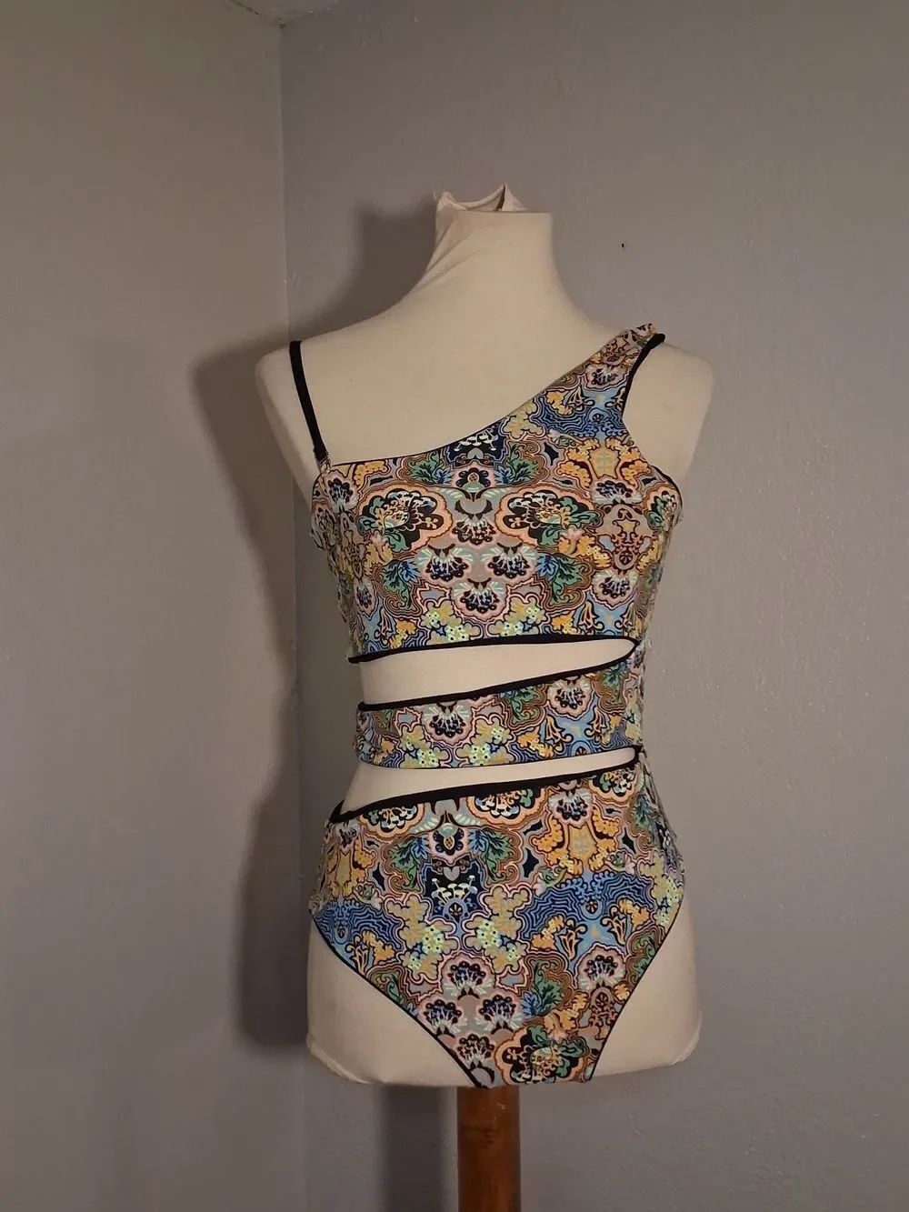 Maaji NWOT Multicolor Paisley One-Piece Swimsuit Size L
